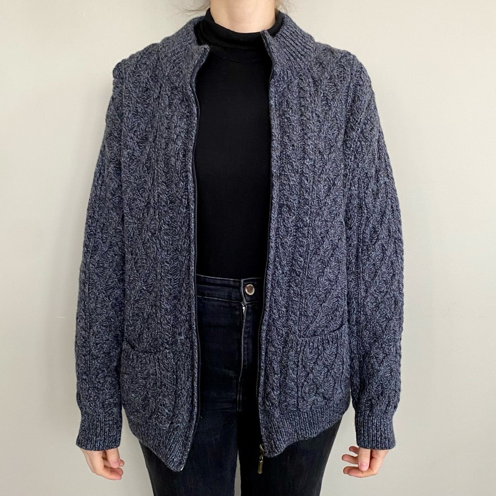 Aran Crafts 100% merino wool cable knit fisherman’s cardigan sweater. 💙